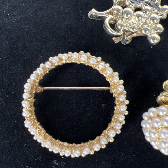 Vntg Clip On Earrings 4 Pair 1 Brooch Gold Silver Tone Dauplaise Sarah Coventry - Picture 6 of 16